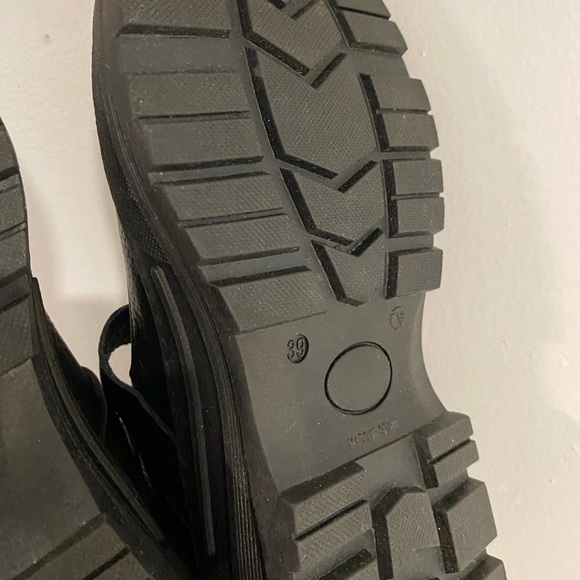 NWOT Intentionally Blank Courtney Lug Sole
Mary Jane size 39 size 8.5 - Picture 14 of 15
